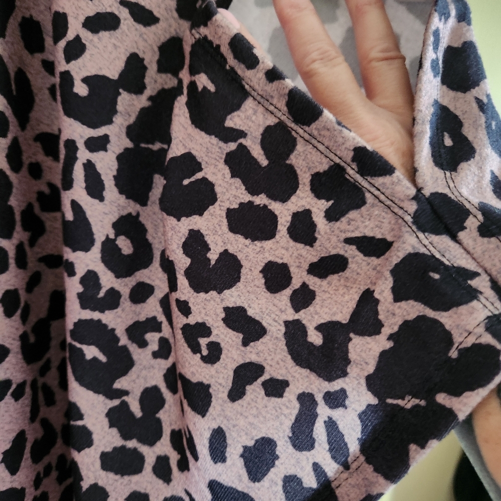 Astaera Leopard Animal Print Loose Cape Cold Shoulder Tunic Top Size Medium - Picture 4 of 7